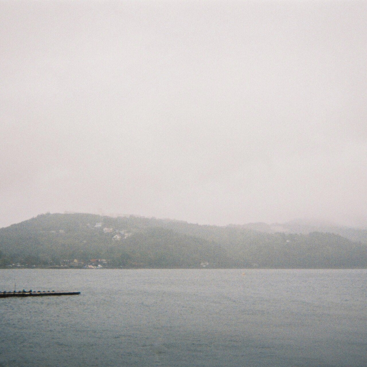 長瀬有花、kurayamisaka清水正太郎の提供曲配信「1本のギターに対してアンプ3台から同時出力」