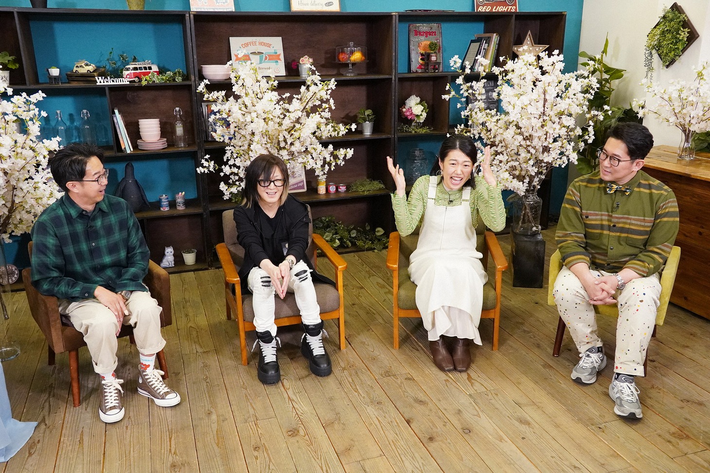 左から矢作兼（おぎやはぎ）、HISASHI、横澤夏子、ビビる大木。©テレビ東京