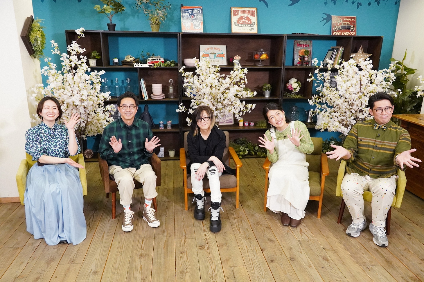 左から狩野恵里（テレビ東京アナウンサー）、矢作兼（おぎやはぎ）、HISASHI、横澤夏子、ビビる大木。©テレビ東京