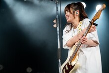 ツミキのコメントに鳥肌を立てる石野理子（Aooo）。