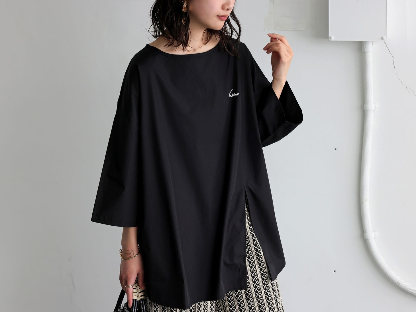 ロゴTシャツ