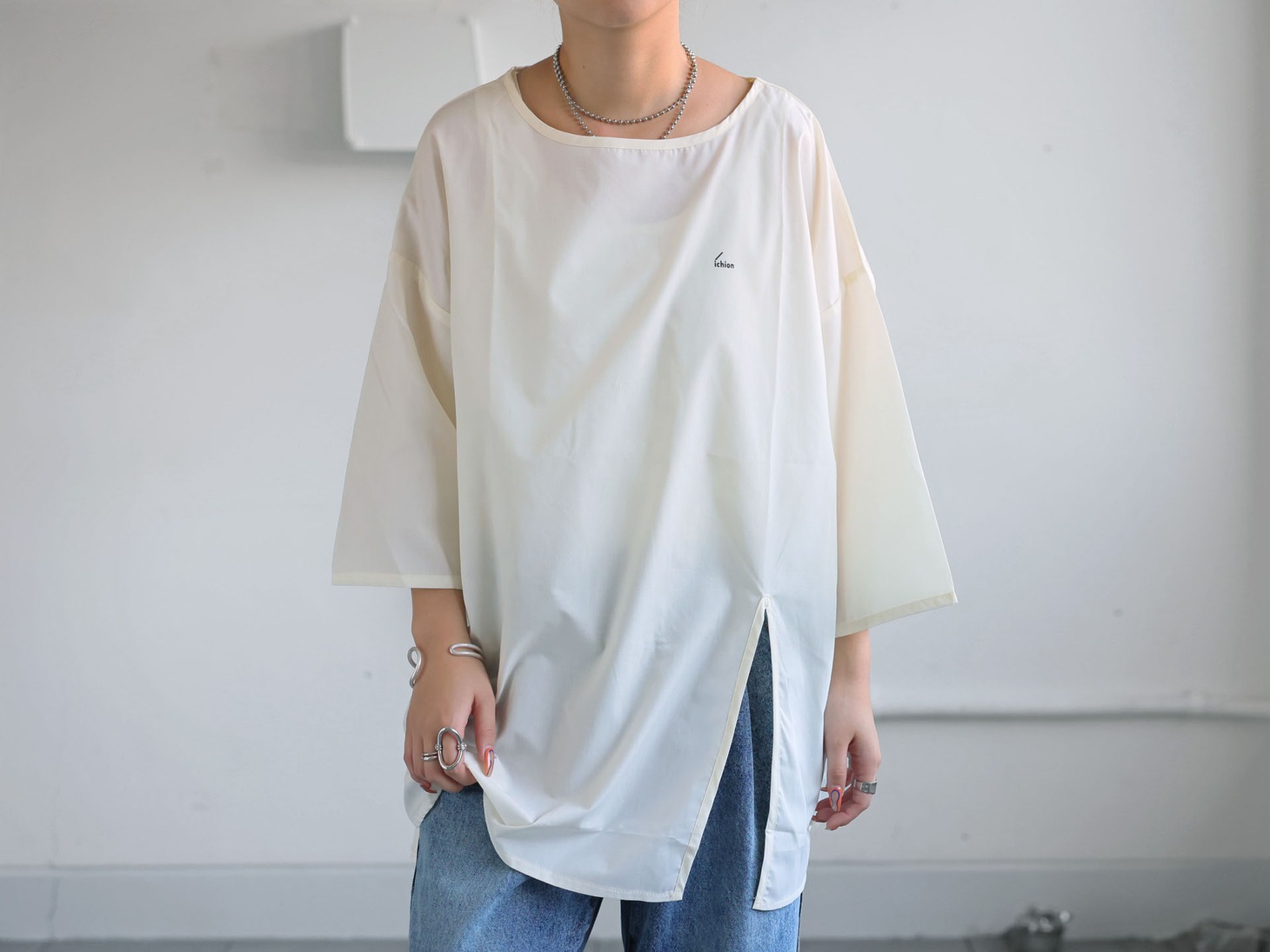 ロゴTシャツ