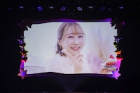 ショートケーキのクリームを鼻につけてしまった夏川椎菜。