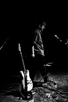 「THIS IS 向井秀徳！PHOTO BY 菊池茂夫 写真展 IN 福岡」より、向井秀徳。