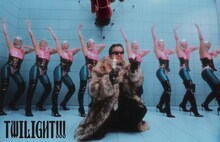 King Gnu「TWILIGHT!!!」MVのサムネイル。