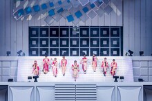 全員サングラスをかけて登場したSnow Man。