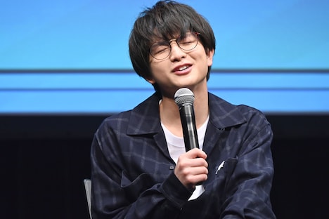 鈴木康介に私服を褒められ、本気で照れる柏木悠（超特急）。