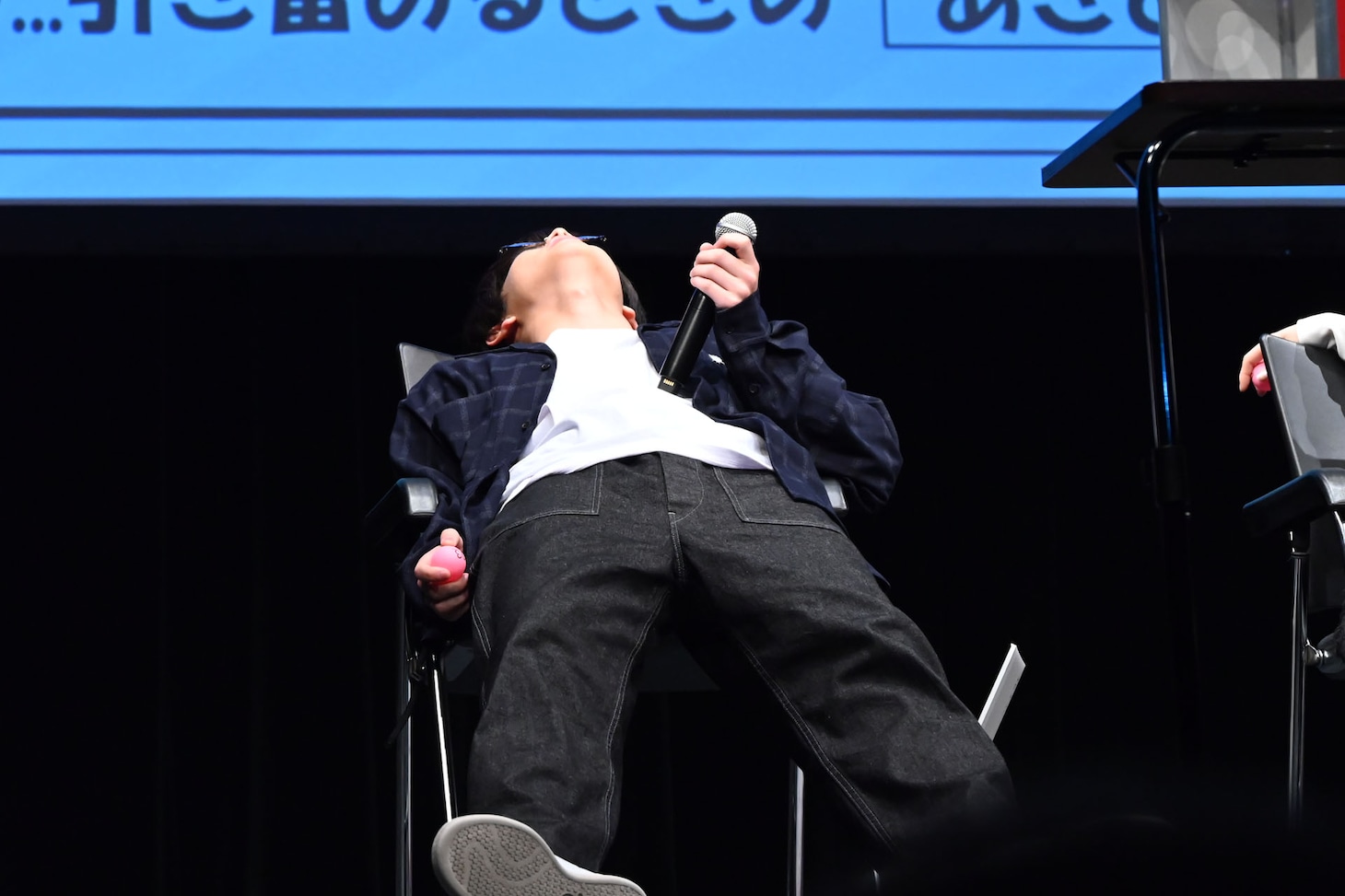 突然一直線に伸びた柏木悠（超特急）。