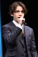 最後の挨拶をする鈴木康介。