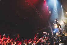 第4期LADYBABYによるライブの様子。（撮影：ポテヤマムラ）