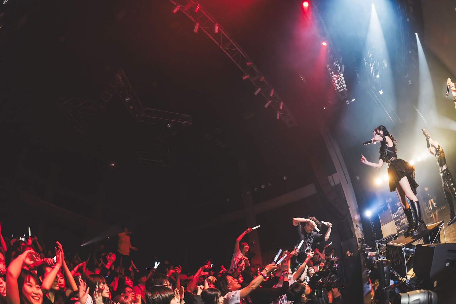 第4期LADYBABYによるライブの様子。（撮影：ポテヤマムラ）