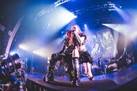 第3期LADYBABYによるライブの様子。（撮影：ポテヤマムラ）