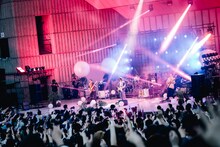 「須田景凪 LIVE 2025 "花霞"」の様子。（撮影：藤井拓）