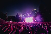 「須田景凪 LIVE 2025 "花霞"」の様子。（撮影：藤井拓）