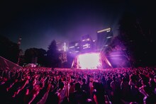 「須田景凪 LIVE 2025 "花霞"」の様子。（撮影：藤井拓）