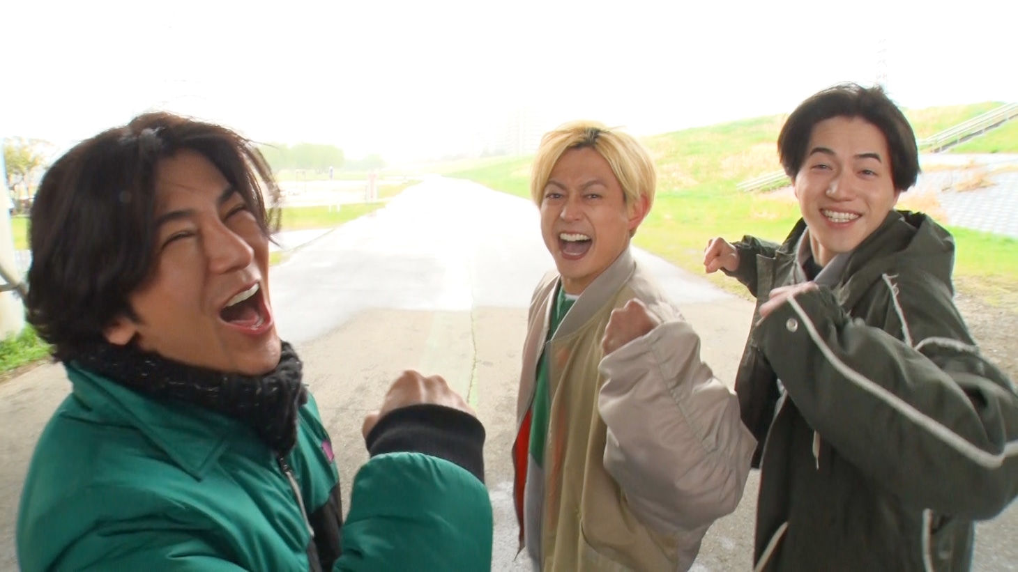 左から武田真治、塚田僚一（A.B.C-Z）、岩崎大昇（KEY TO LIT）。 ©TBS