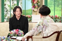 テレビ朝日系「徹子の部屋」より。左から、TERU（GLAY）、黒柳徹子。©テレビ朝日