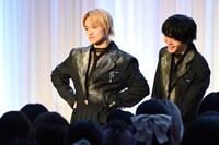 「（撮影）もう終わりだよ！」と拗ねる大倉空人（左）と、笑う小泉光咲（右）。