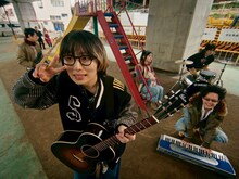 Mega Shinnosuke「メロい夢」ミュージックビデオより。