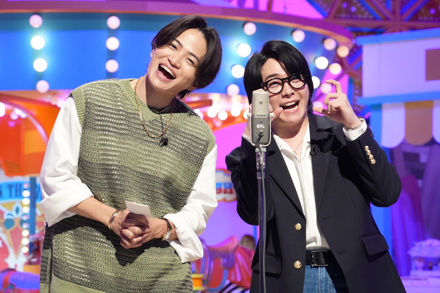 菊池風磨（timelesz）と大森元貴（Mrs. GREEN APPLE）。©︎日本テレビ