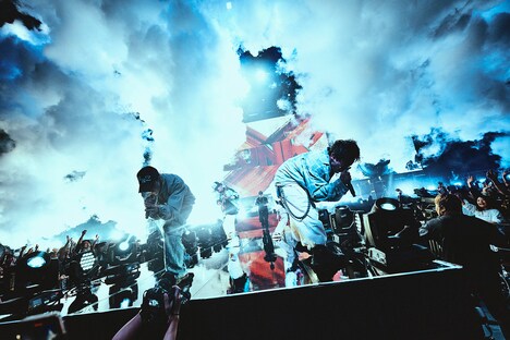 Masato（coldrain）と山中拓也（THE ORAL CIGARETTES）。（Photo by Ryotaro Kawashima）