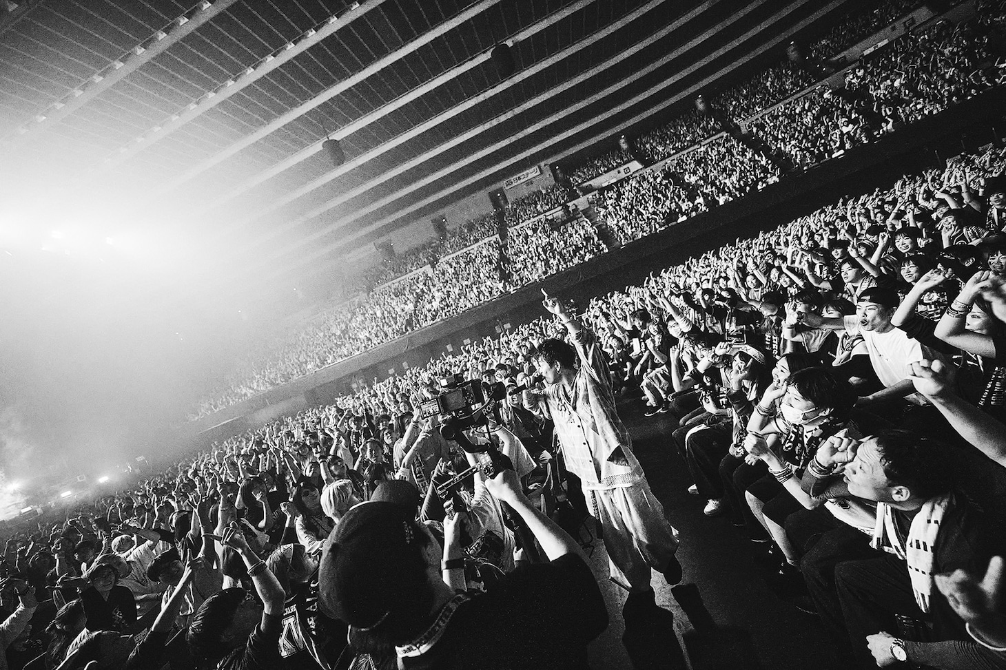 THE ORAL CIGARETTES「AlterGeist0000 ARENA TOUR 2025」最終公演の様子。（Photo by Ryotaro Kawashima）