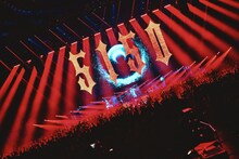 THE ORAL CIGARETTES「AlterGeist0000 ARENA TOUR 2025」最終公演の様子。（Photo by Ryotaro Kawashima）