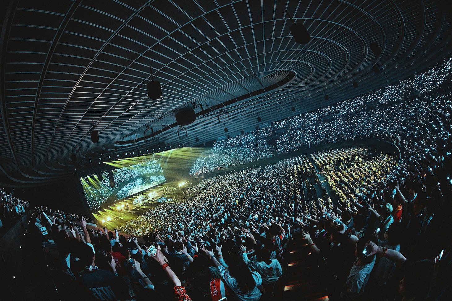 THE ORAL CIGARETTES「AlterGeist0000 ARENA TOUR 2025」最終公演の様子。（Photo by Ryotaro Kawashima）