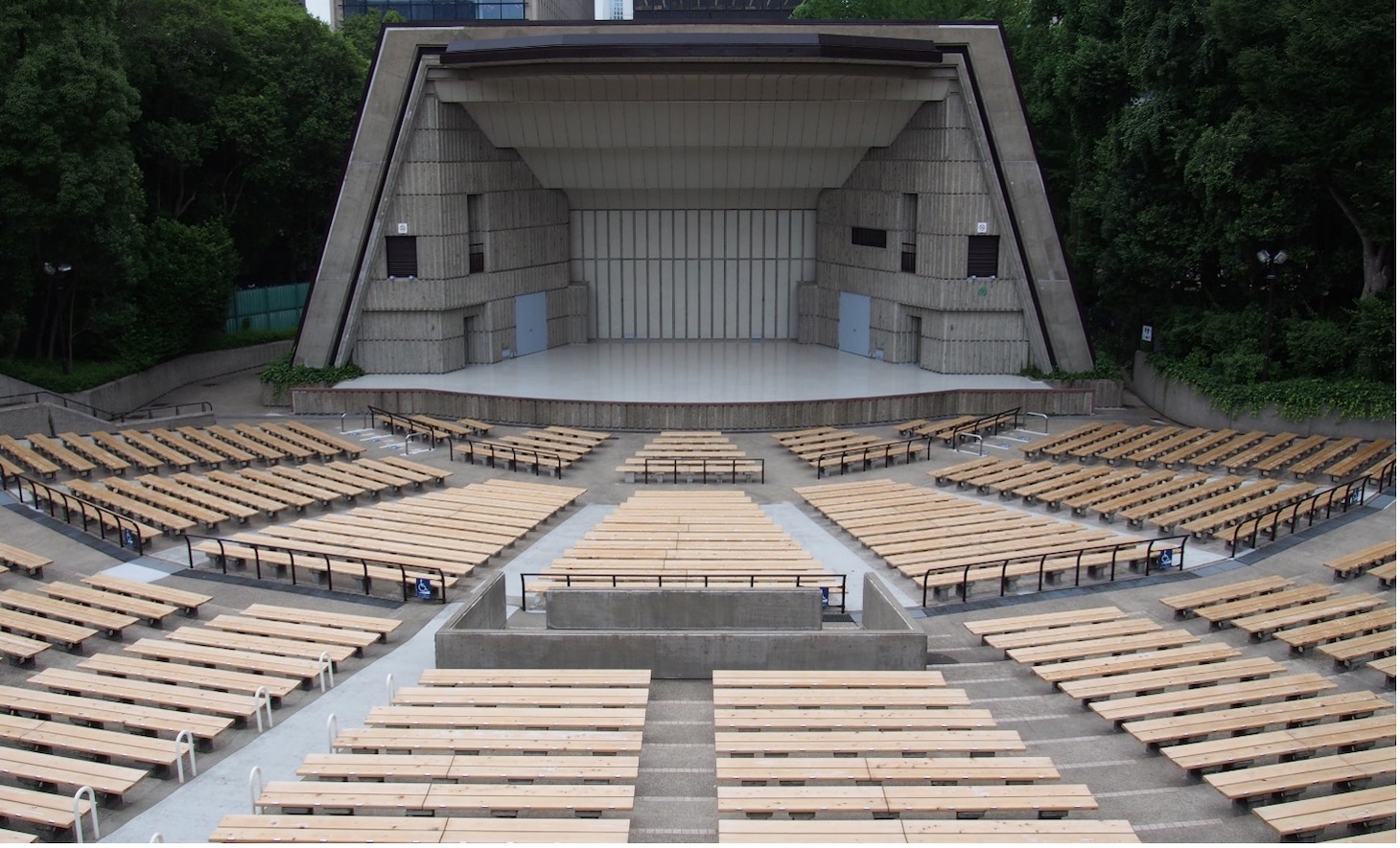 日比谷公園大音楽堂（日比谷野音）の客席。