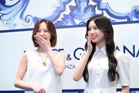 NiziUのMAKOとRIMA。