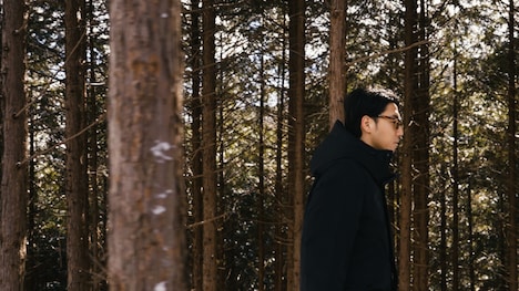 「JTの森」を歩くtofubeats。