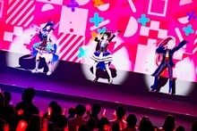 左から静凛、月ノ美兎、樋口楓。