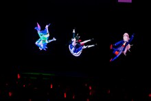 左から静凛、月ノ美兎、樋口楓。