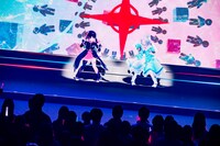 左から月ノ美兎、電脳少女シロ。