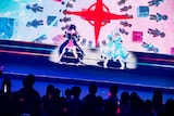 左から月ノ美兎、電脳少女シロ。