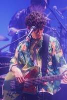 須藤優（B / TenTwenty）（Photo by Viola Kam [V'z Twinkle]）