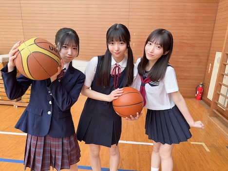 FES☆TIVEの新メンバー。左から小柴あいり、七瀬あい、星乃ななみ。