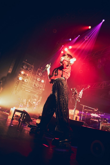 雫(Vo, G / ポルカドットスティングレイ)(撮影:山川哲矢)