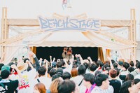 てんぷらDJあげまさ a.k.a. 小野武正（KEYTALK、Alaska Jam）のライブの様子。