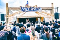 古舘佑太郎のライブの様子。