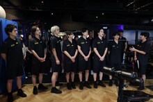 左から原嘉孝、寺西拓人、篠塚大輝、猪俣周杜、橋本将生、菊池風磨、松島聡、佐藤勝利。