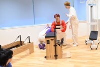 笑い崩れるリョウガ、ユーキとタカシ。