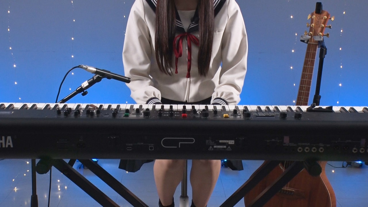 tuki.「日曜日の初耳学」で曲作りを実演、赤裸々な恋愛トーク