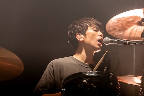 鈴木浩之（Dr）（Photo by Viola Kam [V'z Twinkle]）