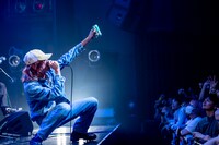 佐々木亮介（Vo, G）（Photo by Viola Kam [V'z Twinkle]）