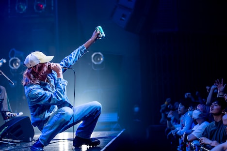 佐々木亮介（Vo, G）（Photo by Viola Kam [V'z Twinkle]）