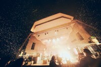 大量のシャボン玉が舞う日比谷野音。（撮影：山川哲矢）