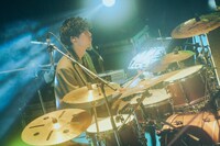 goetheの東京キネマ倶楽部公演から相蘇勇作（Dr）。（撮影：山川哲矢）