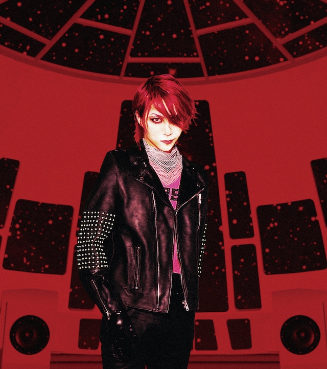 人気画像1位は「hide with Spread Beaver、27年ぶり新アーティスト写真公開！hideも新衣装に」より、hide（Vo, G）。（Photo by Kazuko Tanaka［CAPS］）