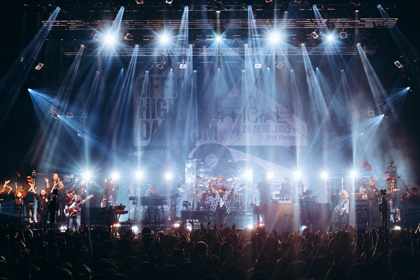 「Official髭男dism one-man live 2025 -UNOFFICIAL-」の様子。（Photo by TAKAHIRO TAKINAMI）